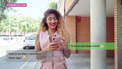 Ontroue vrou gaan haar jong lover hard naai terwyl haar man werk. Latina met tiete en 'n groot gat. Venus Aphrodite.