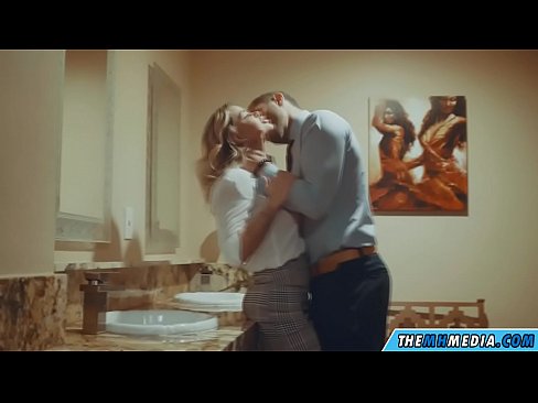 ❤️ Wanneer 'n rondborstige blondine jou in 'n openbare toilet verlei ❤️❌ Porno vk by ons af.pornjk.ru ❌❤